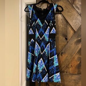 Beautiful dress for warmer temps by Material Girl - size M